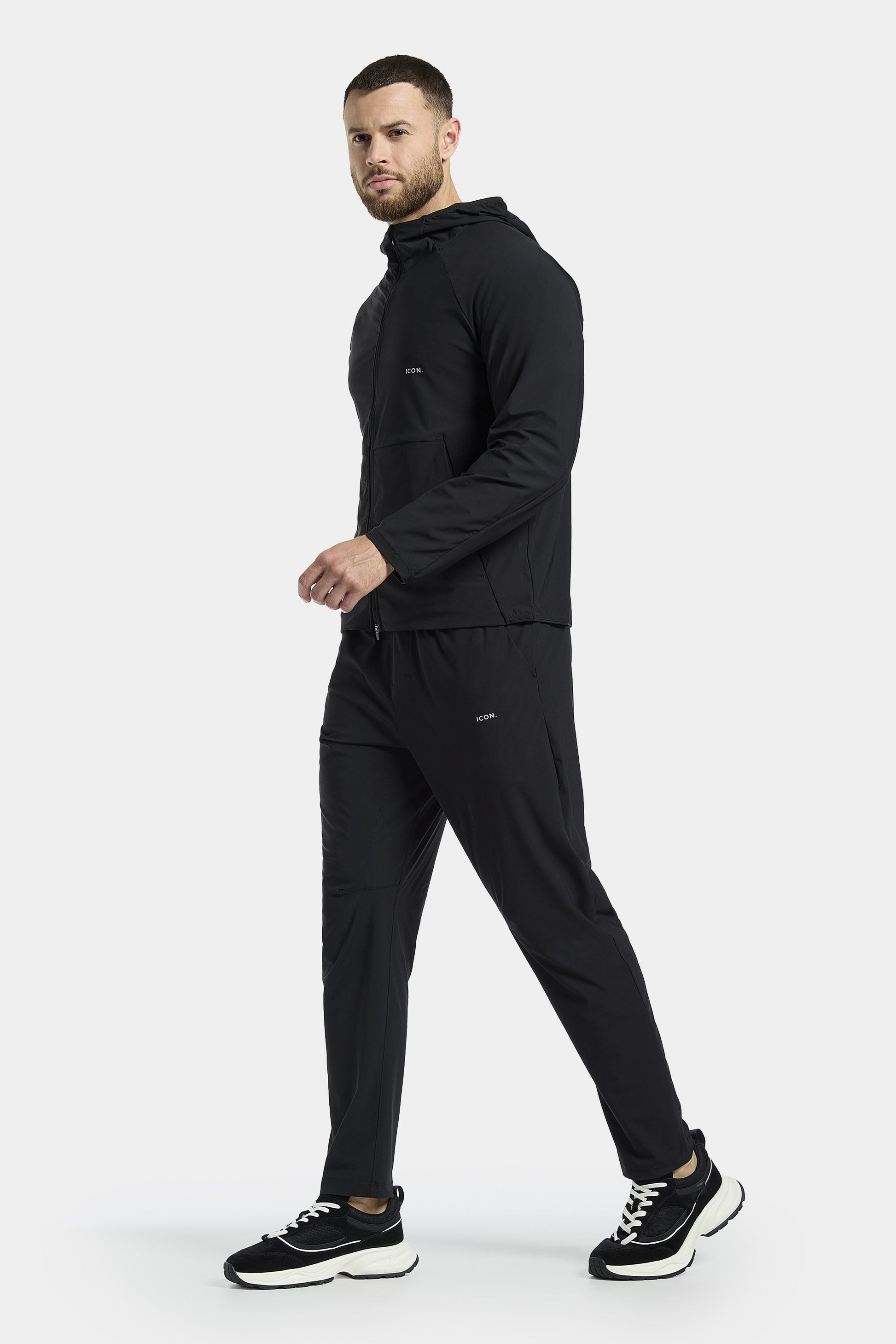 THE ACTIVE HOODED WINDBREAKER